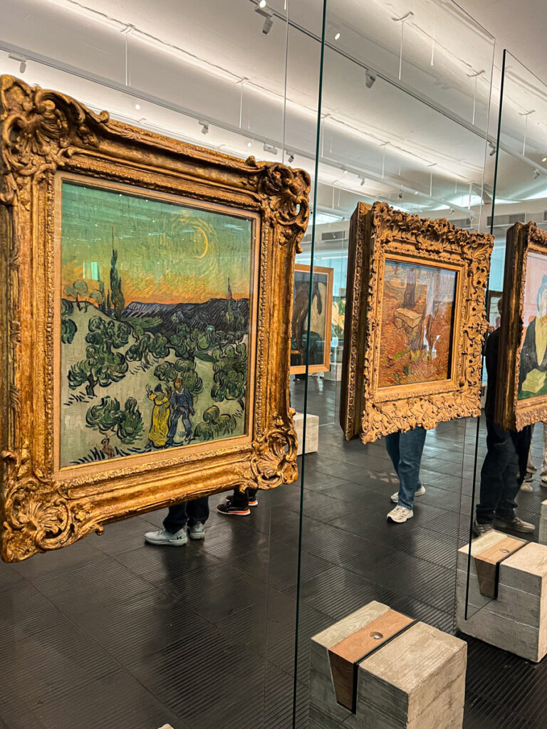 Obras de Van Gogh no acervo do MASP com moldura dourada. - Visita ao MASP com Crianças